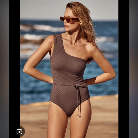 Elegant One-Shoulder Swimsuit - Picture 1 of 9